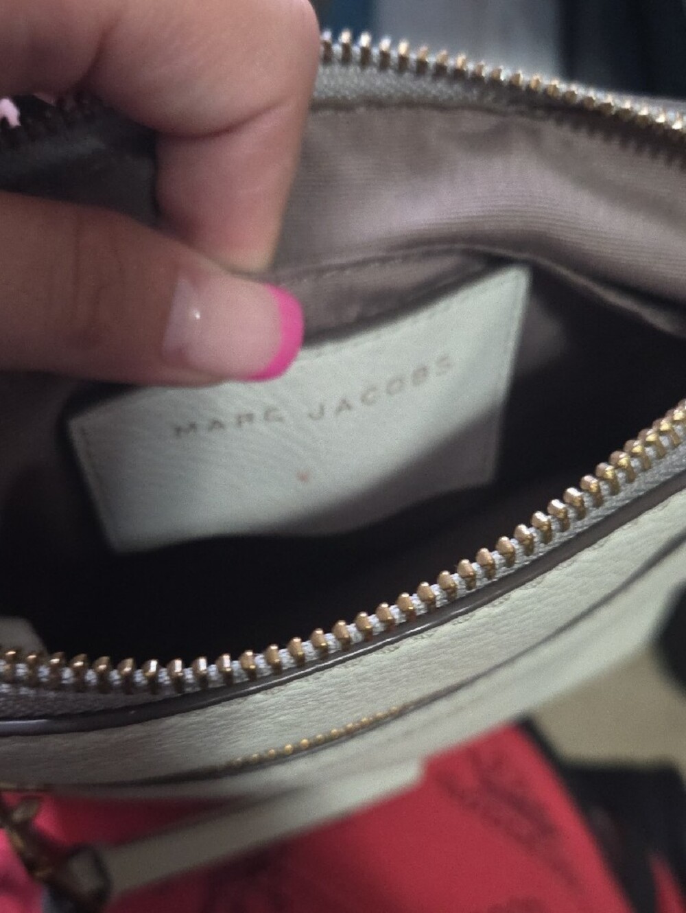 Marc Jacobs Gotham Flat Cream Pebbled Leather Crossbody with Gold Hardware - Picture 8 of 9